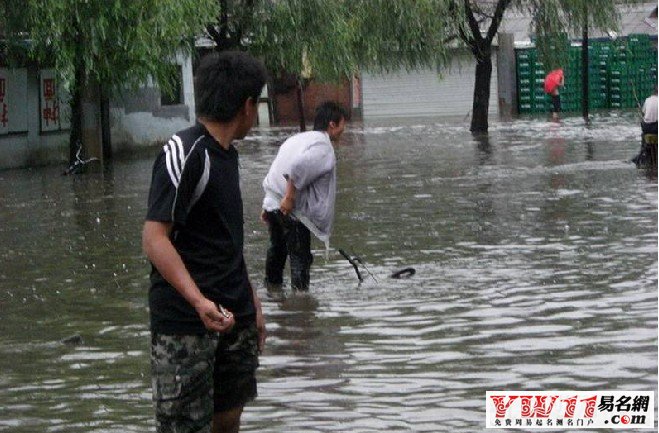 梦见发大水是什么意思(做梦梦见发大水是什么意思)