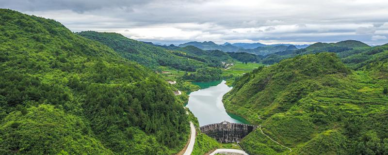 梦见水流成河(梦见水流成河很清亮)