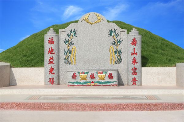 梦见坟地(梦见坟地是什么意思有什么预兆吗)