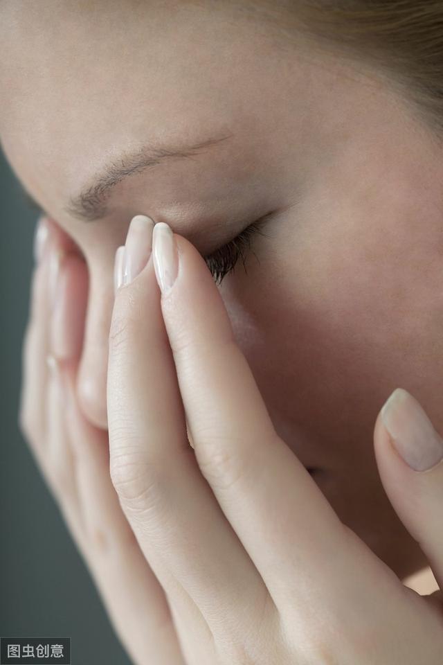 女人右眼皮跳是吉还是凶(女人右眼皮跳是吉还是凶时间和星期)