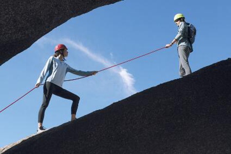 梦见自己爬山(梦见自己爬山很陡峭是什么预兆)